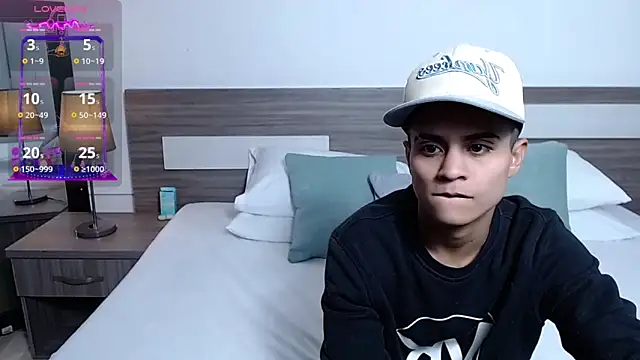 Liiamthompson online show from 03/19/26, 09:09