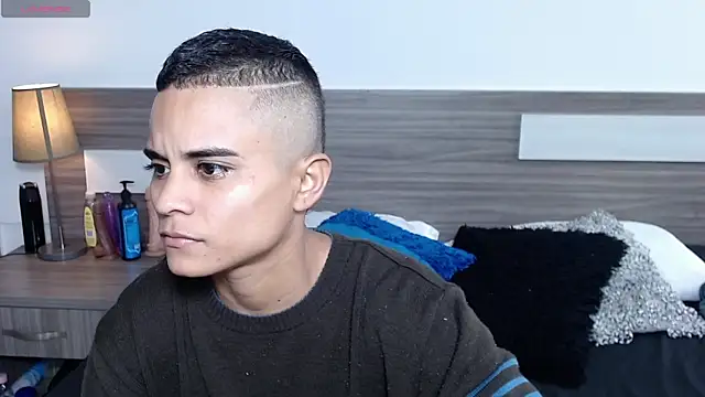 Liiamthompson online show from 12/22/25, 09:31