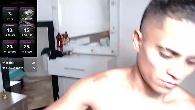 Liiamthompson online show from 04/07/26, 10:00