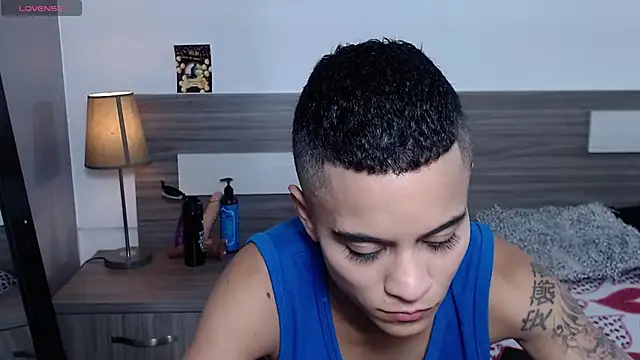 Snapshot of Liiamthompson chatting on 11/23/25, 10:53 Liiamthompson online show from 11/23/25, 10:53