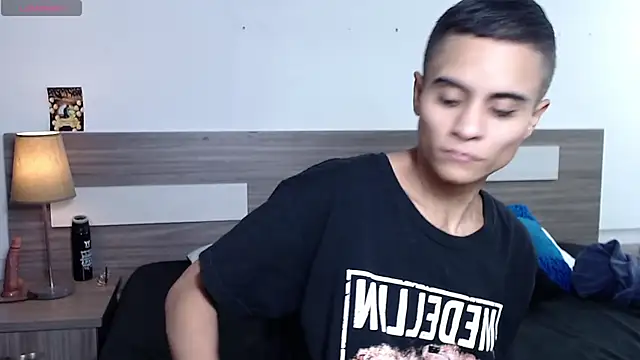 Snapshot of Liiamthompson chatting on 11/16/25, 06:12 Liiamthompson online show from 11/16/25, 06:12