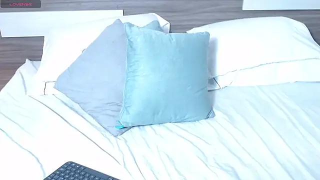 Liiamthompson online show from 04/04/26, 10:16