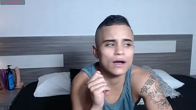 Liiamthompson online show from 12/21/25, 09:26