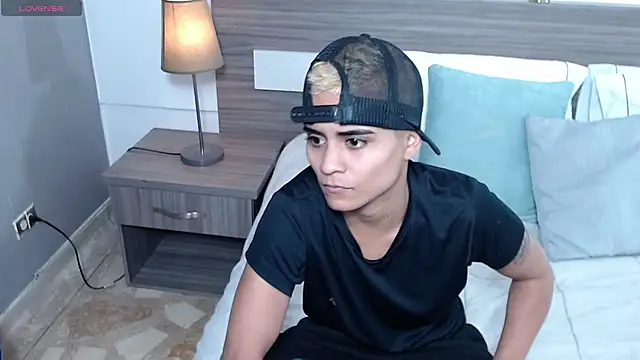 Liiamthompson online show from 02/17/26, 07:11