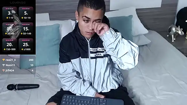 Liiamthompson online show from 03/31/26, 10:01