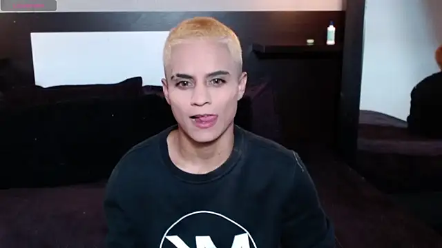 Liiamthompson online show from 04/10/26, 11:01