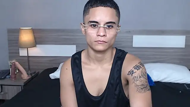 Snapshot of Liiamthompson chatting on 10/12/25, 11:44 Liiamthompson online show from 10/12/25, 11:44