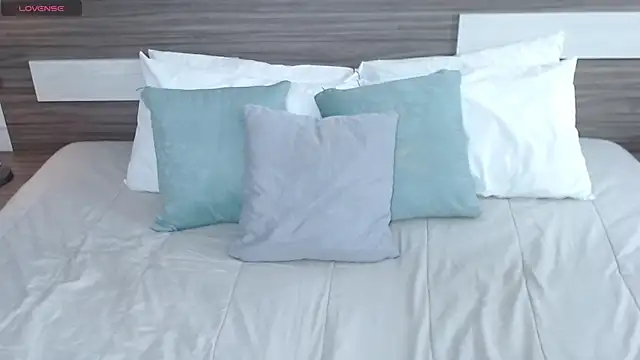 Liiamthompson online show from 01/19/26, 10:30