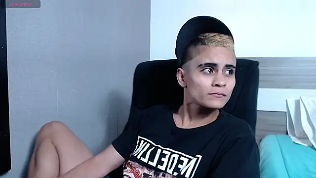 Liiamthompson online show from 02/05/26, 09:54