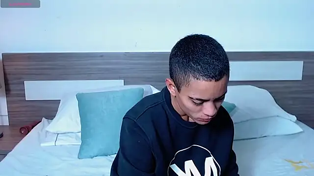 Liiamthompson online show from 04/05/26, 10:22