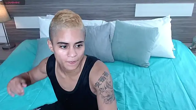 Liiamthompson online show from 01/18/26, 10:18