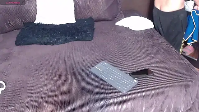 Liiamthompson online show from 04/15/26, 09:26