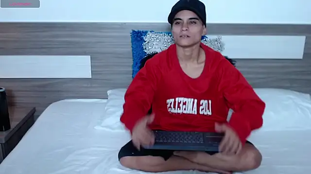 Snapshot of Liiamthompson chatting on 11/06/25, 11:03 Liiamthompson online show from 11/06/25, 11:03