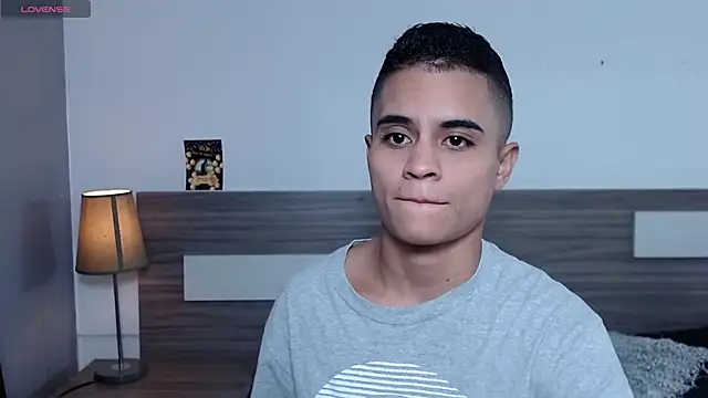 Snapshot of Liiamthompson chatting on 11/28/25, 09:42 Liiamthompson online show from 11/28/25, 09:42