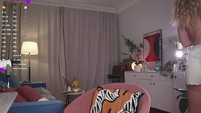 WhiteAnni online show from 12/15/25, 04:18