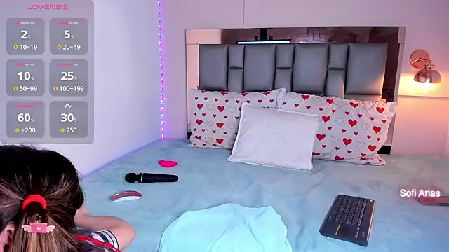 SofiArias online show from 10/31/25, 08:16