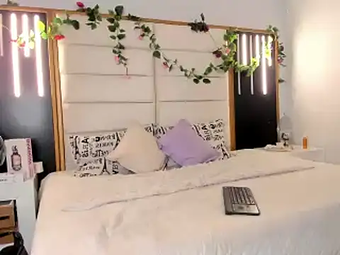 Snapshot of SofiArias chatting on 03/12/25, 04:02 SofiArias online show from 03/12/25, 04:02