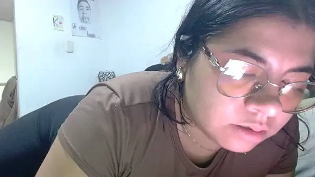 Snapshot of viccky_vick chatting on 06/12/26, 01:47 viccky vick online show from 06/12/26, 01:47