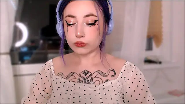 Snapshot of purplewitch chatting on 10/15/25, 02:47 purplewitch online show from 10/15/25, 02:47