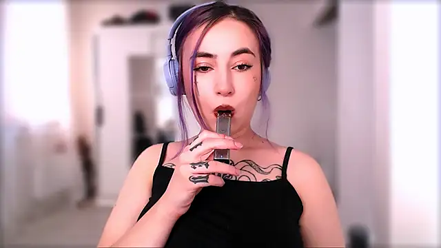 purplewitch online show from 11/18/25, 09:34