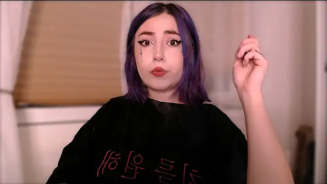 Snapshot of purplewitch chatting on 10/12/25, 02:40 purplewitch online show from 10/12/25, 02:40