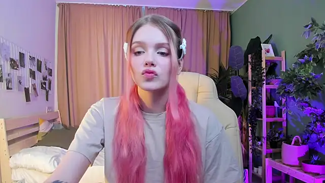 Gretchen Mol online show from 01/11/26, 07:37