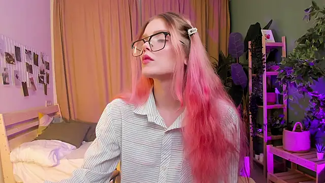 Gretchen Mol online show from 01/10/26, 07:36