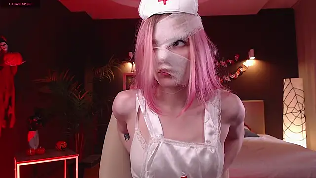 Gretchen Mol online show from 11/01/25, 07:35