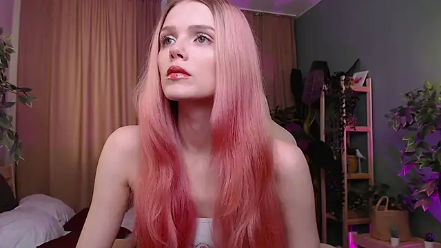 Gretchen Mol online show from 11/14/25, 07:34