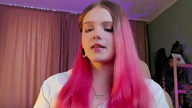 Gretchen Mol online show from 03/01/26, 07:41