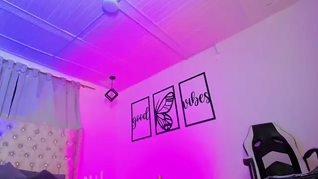 nicolee millerr online show from 01/10/26, 12:44