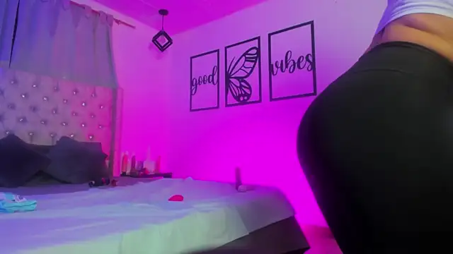 nicolee millerr online show from 01/17/26, 01:37