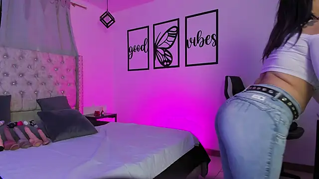 nicolee millerr online show from 04/13/26, 12:20