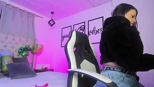 nicolee millerr online show from 03/25/26, 12:26