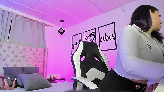 nicolee millerr online show from 04/18/26, 12:29