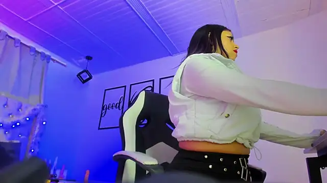 nicolee millerr online show from 12/20/25, 12:41