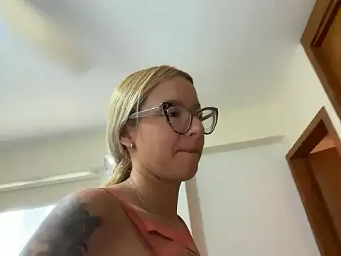 Mermaid-hana online show from 10/12/25, 03:46