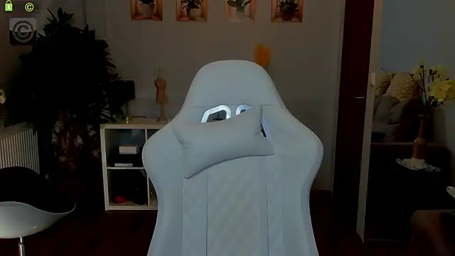 Anya-Ray online show from 11/09/25, 01:37