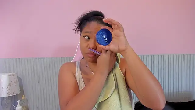 yeikafoxy online show from 12/17/25, 11:26