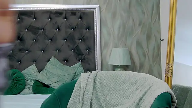 Snapshot of LissaAnn chatting on 02/20/25, 06:24 LissaAnn online show from 02/20/25, 06:24