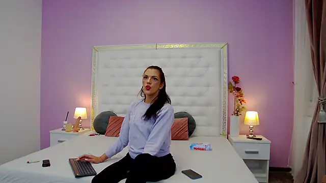 Snapshot of LissaAnn chatting on 03/21/25, 11:45 LissaAnn online show from 03/21/25, 11:45