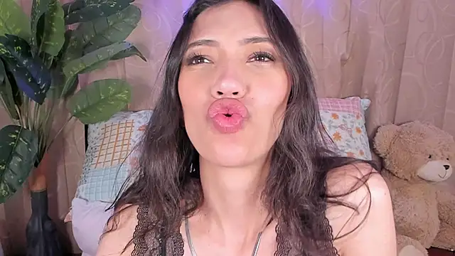 Snapshot of Miss_veronicaa2 chatting on 07/06/26, 01:18 Miss veronicaa2 online show from 07/06/26, 01:18