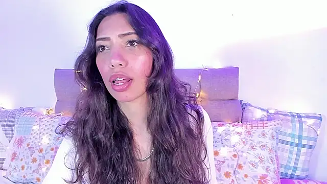 Snapshot of Miss_veronicaa2 chatting on 02/17/25, 01:00 Miss veronicaa2 online show from 02/17/25, 01:00