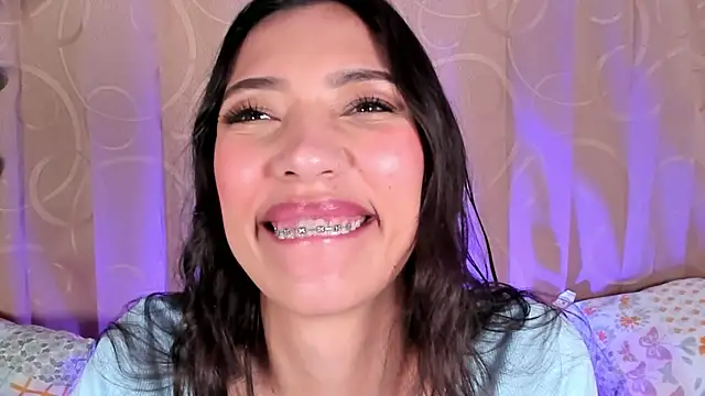Snapshot of Miss_veronicaa2 chatting on 06/17/26, 01:21 Miss veronicaa2 online show from 06/17/26, 01:21