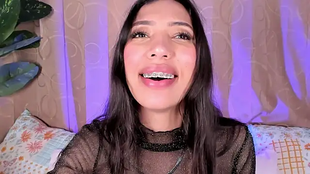 Snapshot of Miss_veronicaa2 chatting on 06/24/26, 01:10 Miss veronicaa2 online show from 06/24/26, 01:10