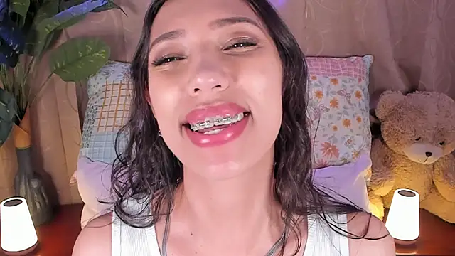 Snapshot of Miss_veronicaa2 chatting on 07/14/26, 01:17 Miss veronicaa2 online show from 07/14/26, 01:17
