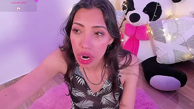 Snapshot of Miss_veronicaa2 chatting on 02/21/25, 03:43 Miss veronicaa2 online show from 02/21/25, 03:43