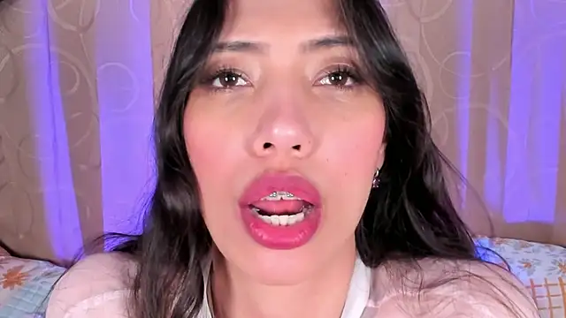 Snapshot of Miss_veronicaa2 chatting on 06/25/26, 01:27 Miss veronicaa2 online show from 06/25/26, 01:27