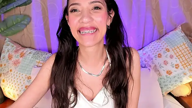 Snapshot of Miss_veronicaa2 chatting on 06/03/26, 02:33 Miss veronicaa2 online show from 06/03/26, 02:33