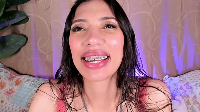 Snapshot of Miss_veronicaa2 chatting on 06/18/26, 01:16 Miss veronicaa2 online show from 06/18/26, 01:16